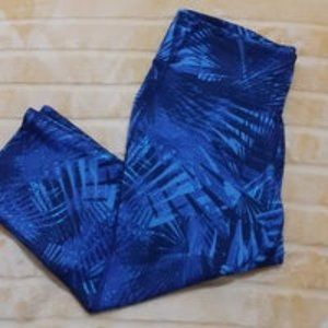 OLD NAVY ACTIVE, pixie leggins, size L, fitted.